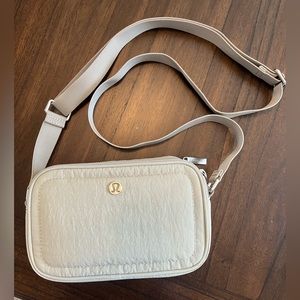 LULULEMON Crossbody Camera Bag 2L